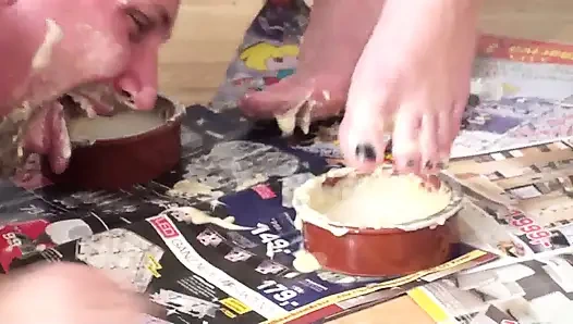 Ucuz tabanlarımı yala köle!