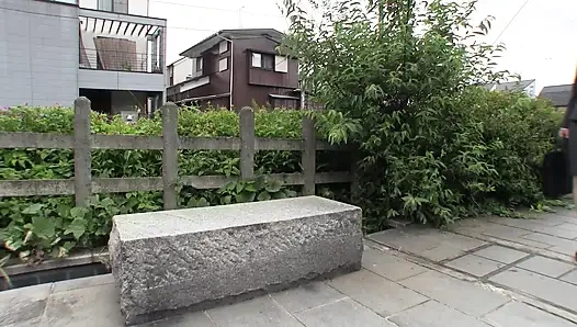 Asyalı kadın 2 patronla terfi için sikişiyor