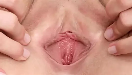 Kaltak sert sikişte büyük yaraklarla sikiş deliklerini parçalıyor