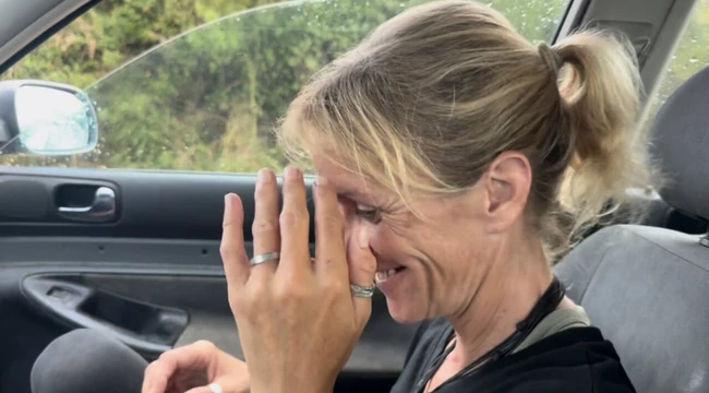 Случайный минет в машине - как хорошо он сосет, я кончаю в его рот, прежде чем иметь мой жесткий член