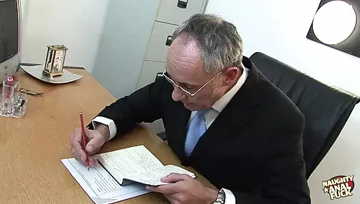 Kit Lee yarak emmeye başladığında terapiye gitmek göt sikişi seansına dönüşüyor