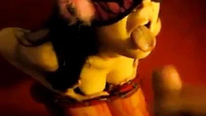 maskeli kız alır güzel yüz üzerinde ağız ve çene