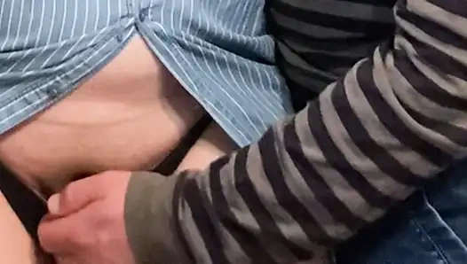 Липкие пальцы случайного незнакомца под платьем