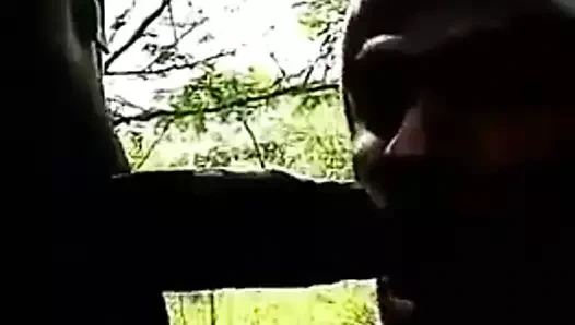 Sri Lankalı eşcinsel kapıdan dışarı sakso çekiyor