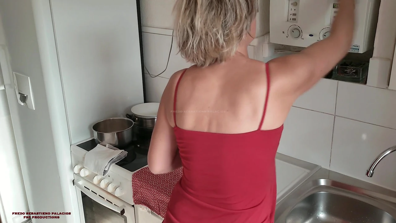 100% आमेचर मिल्फ 47 साल पुराना फैलता उसकी लेग्स के लिए उसकी steps