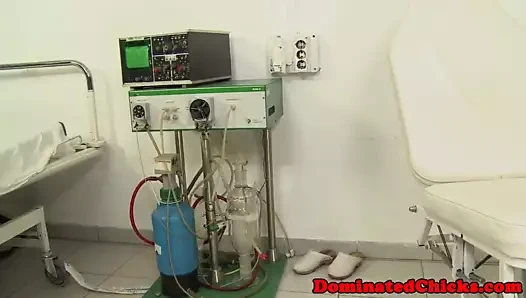 Doktor, misyoner hasta bebeğime eziyet ediyor