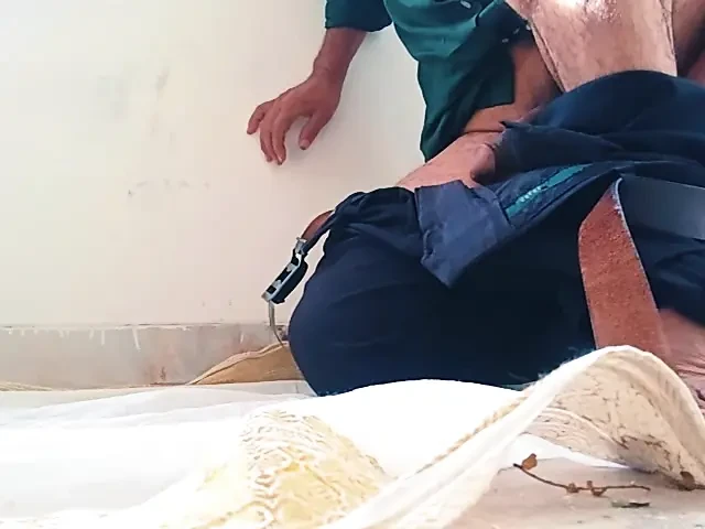 Yaşlı adam sabah vakti mastrubasyon