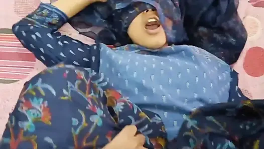 Hintli desi köylü kadın net Hintçe ses kaydıyla sikiliyor