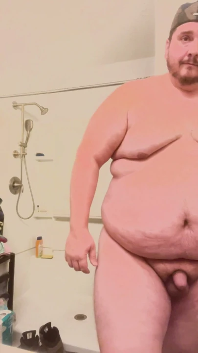 Obez Amerikalı domuz bubba burly chub şişman götünü ve yarağını teşhir ediyor | Klip 2