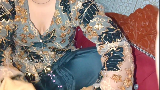 Seksi üvey kız kardeşlerim büyük milki göğüsler büyük yarağımın tadını çıkarıyor ve ustalaşıyor