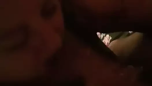 Sürtük ağzına alıyor