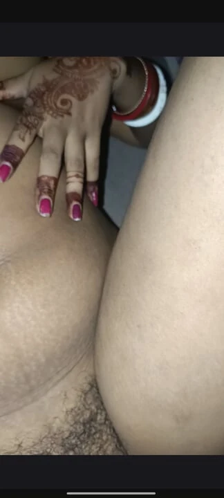 Düğünden sonra ilk kez küçük üvey kız kardeşimin olduğu gece çığlık attım.
