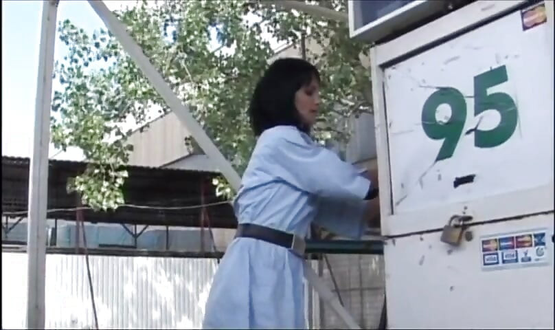Seksi büyük memeli sarışın yatak odasında anal sikiliyor... ağzına boşalma