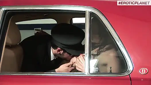 Ben dover: ateşli esmer arabada seks yapıyor ve anal seks yapıyor