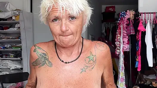 Bakış açısı: orta yaşlı seksi kadın mastürbasyonu
