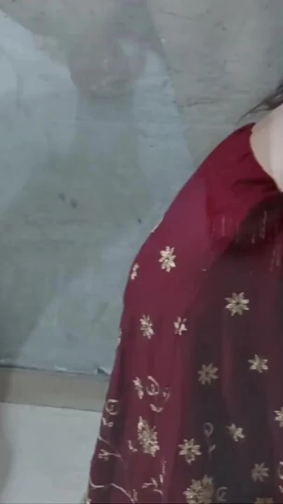 Волнующий момент из "тамильская бхабхи была готова к вечеринке, но ее трахнул ее член"