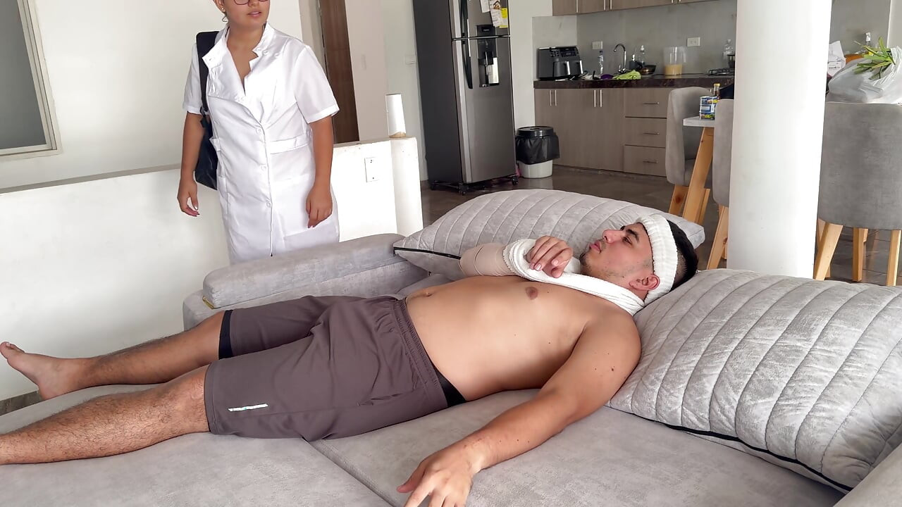 Nöbetçi Hemşire, Sira Sende! Büyük Popo Ve Şehvetli MILF