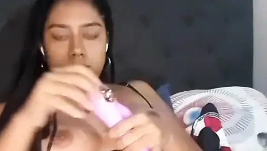 Üvey erkek kardeşimi düşünerek mastürbasyon yapıyorum