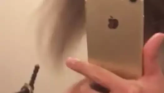 sarışın kız siyah iç çamaşırı soyunma