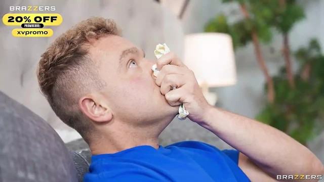 Kenarda boşalıyor - destiny mira, brazzers