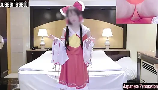 İnce aşağılayıcı tarzı giyimli kız cosplayer tekrar reimu tapınak kızı olarak sessiz cazibesini gösteriyor 2