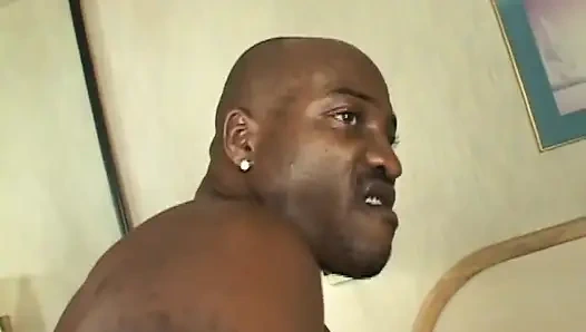 Büyük götlü zenci kız büyük siyah yarak üzerinde... ağzına boşalma