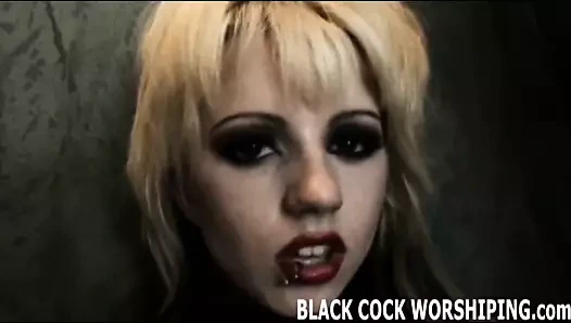 Üzgünüm ama onun büyük siyah horozu seninkinden çok daha iyi