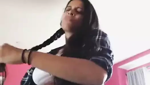 Lilly singh iisuperwomenii spor sutyeni