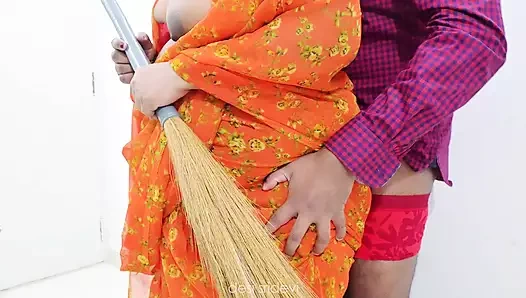 Ev sahibi hizmetçiyle seks yapıyor