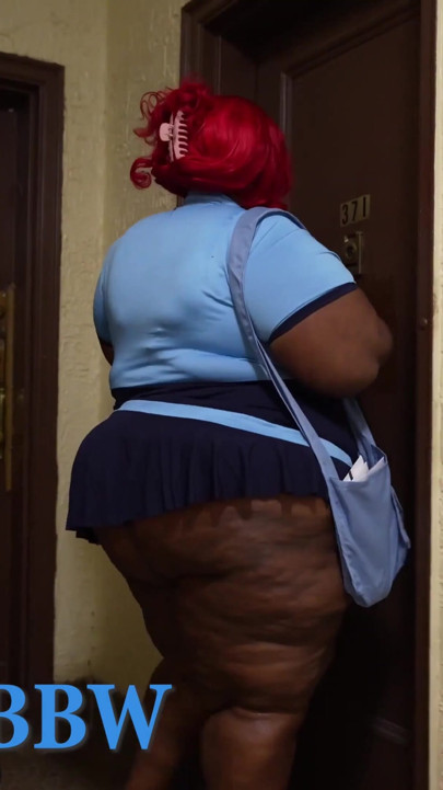 Ssbbw posta bayan bir paket bırakıyor | Klip 1