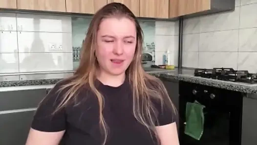 Jucielussie sabah mutfakta mastürbasyon yapıyor