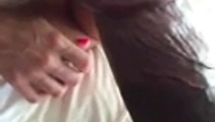 Beyaz kadın bbc ile oynamak için dilini kullanır