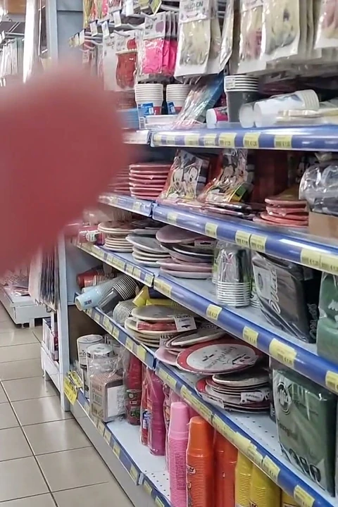 Dev balonlara hayran balon dükkanı turu, parlak lateks ve duyusal azdırma