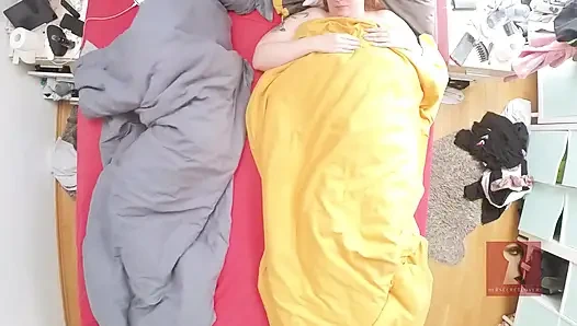 Azgın uyandım - 18 yaşındaki komşusunun içine boşalana kadar çiğ sikiş