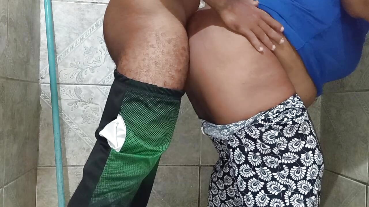 Öğretmen okul banyosunda evanjelik öğrencisinin amını yalıyor