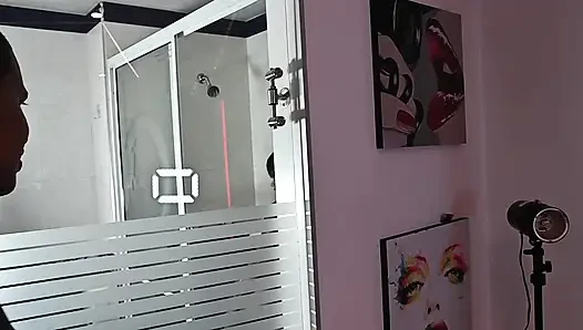 Duştan çıktıktan sonra komşumu çok zengin sikiyorum