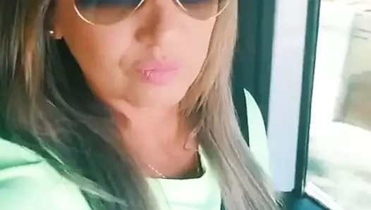 Mama ensinou dirijir  e mete tambem