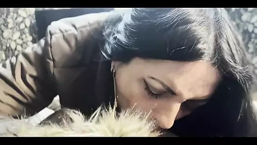 Orta yaşlı seksi kadın- kahverengi kürklü kabarık cekete çok boşalma 172