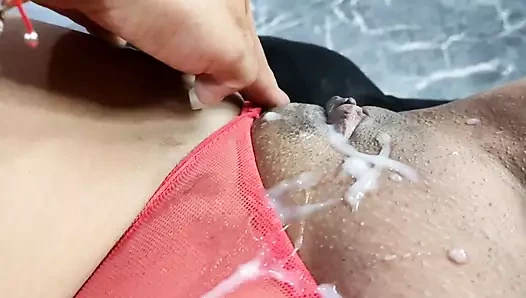 Eski erkek arkadaşım beni ziyaret ediyor ama ayrılmadan önce tıkacıma bakıyor ve lezzetli bir şekilde sikişiyoruz