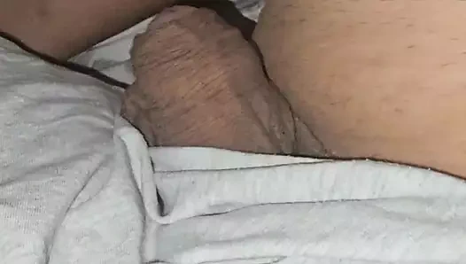 Üvey anne üvey oğlunun yarağını iç çamaşırından çıkardı