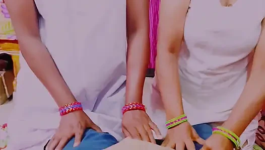 Desi threesom büyük memeli büyük götlü kız kardeşler otomatik şoförle sikişiyor. Telugu edepsizce konuşuyor.