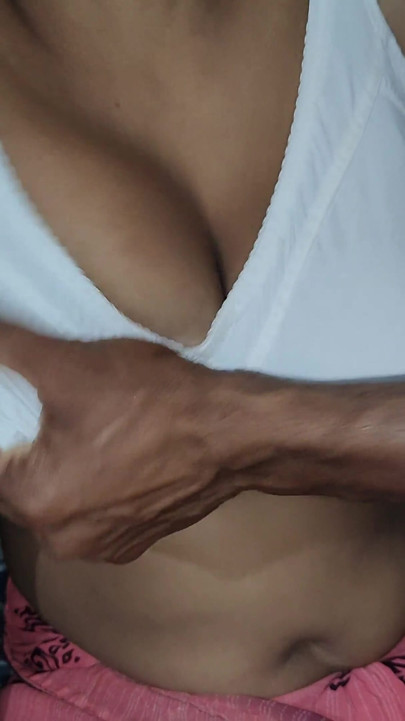 Hintli köylü yenge büyük boy ışıklarla seks yapıyor desi tarch seks videoları bihar hafif seks videolarının tadını çıkarıyor