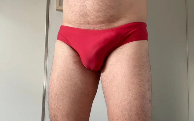 Kırmızı speedo dölümle dolu