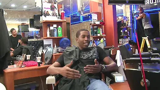 Ateşli evli kadın dört büyük yarakla zevk alıyor