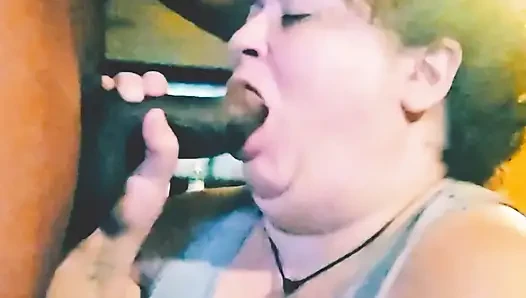 Üvey anne her zaman bir şey aramak için bodruma boşalıyor