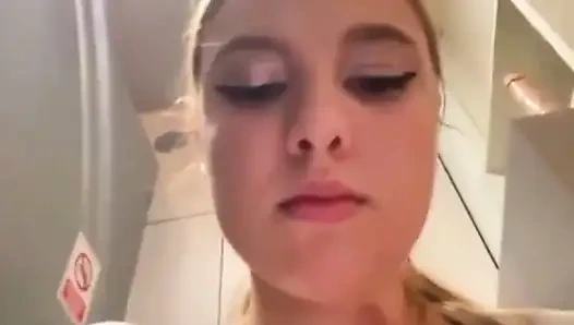 Spor salonunda çok sert mastürbasyon yapıyor