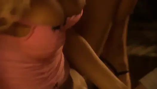 Karanlık bir gecede evde ateşli sırlar...