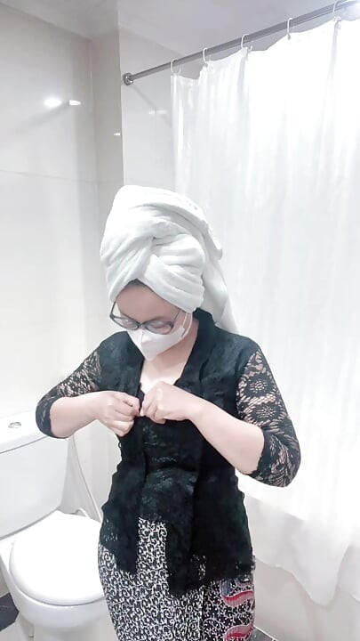 The charm of a black kebaya woman takes a shower and masturbates