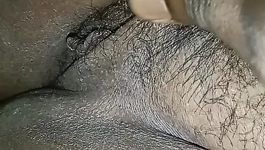 Karımın kalın amını okşadım. Bölüm 1