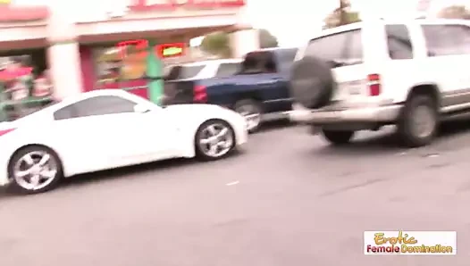 Azgın milf, bbc avındayken iç çamaşırı giymiyor